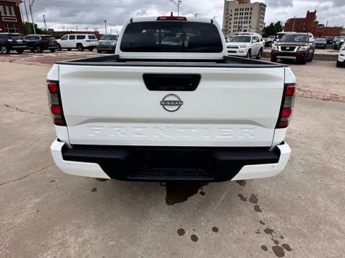 New 2025 Nissan Frontier SV w/ SV Convenience Package image 8