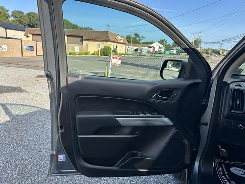 Used 2021 Chevrolet Colorado LT w/ Safety Package AWD/4WD image 18