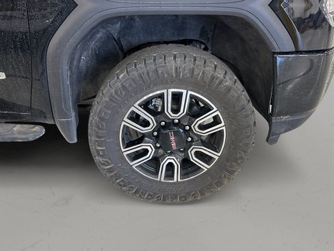 Used 2022 GMC Sierra 2500 AT4 w/ AT4 Premium Plus Package AWD/4WD image 8
