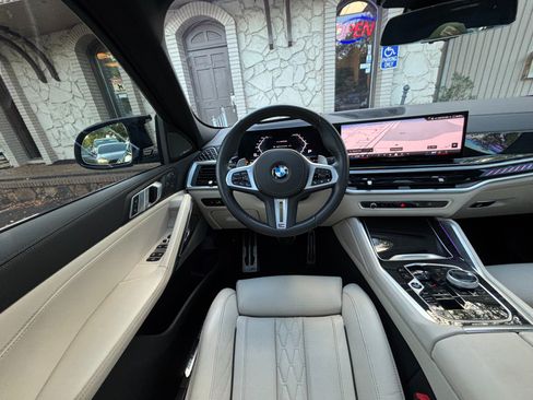 Used 2025 BMW X6 M60i AWD/4WD image 32