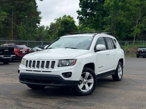 Used 2014 Jeep Compass Latitude AWD/4WD image 2