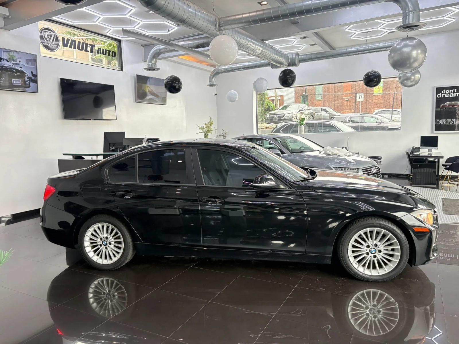 Used 2015 BMW 320i Sedan RWD image 6
