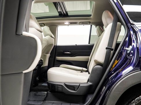 Used 2025 Toyota Grand Highlander AWD image 42