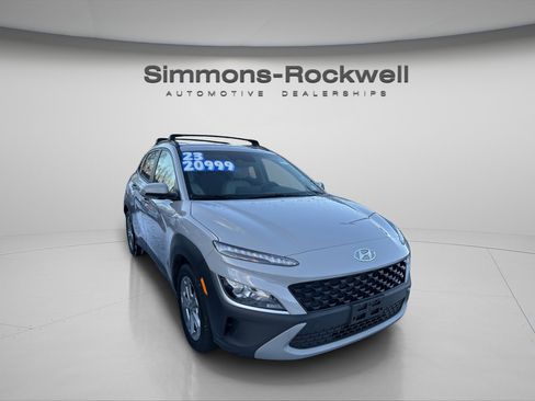 Used 2023 Hyundai Kona SEL w/ Convenience Package image 2