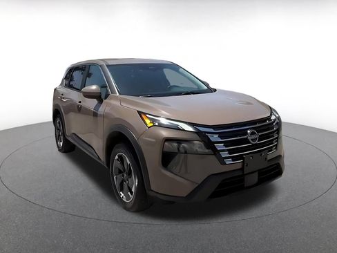 Used 2025 Nissan Rogue SV FWD image 3