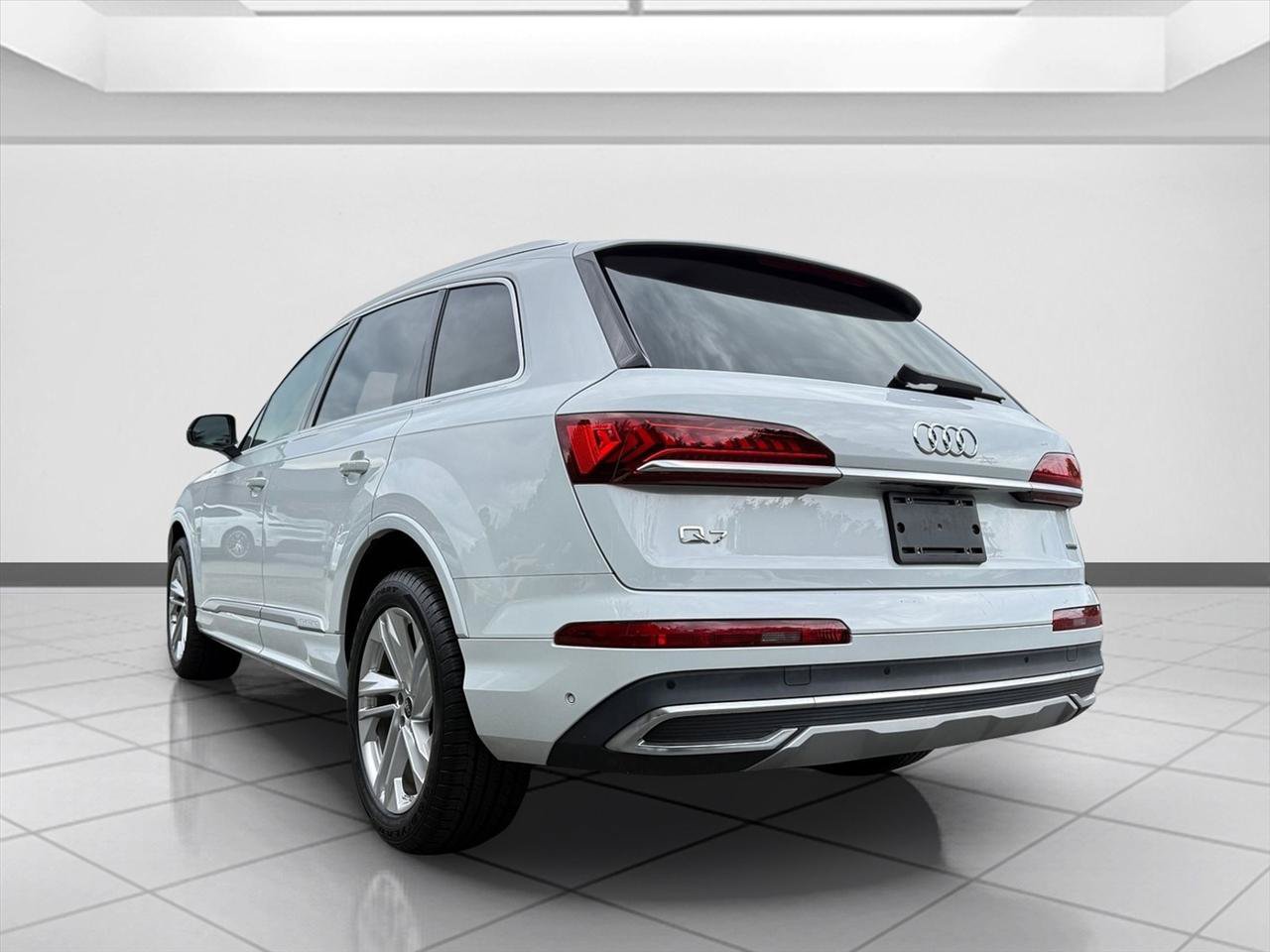 Used 2023 Audi Q7 2.0T Premium Plus w/ Premium Plus Package AWD/4WD image 3
