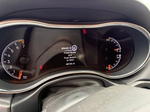 Used 2017 Jeep Grand Cherokee Laredo w/ Quick Order Package 2BE image 5