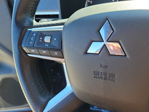 Used 2022 Mitsubishi Outlander SE image 27