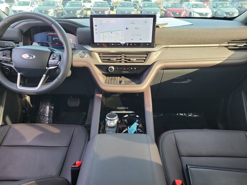 Used 2025 Ford Explorer Platinum w/ Ultimate Package image 9