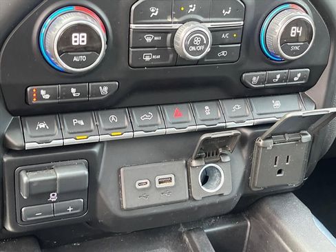 Used 2020 Chevrolet Silverado 1500 High Country w/ Technology Package image 19