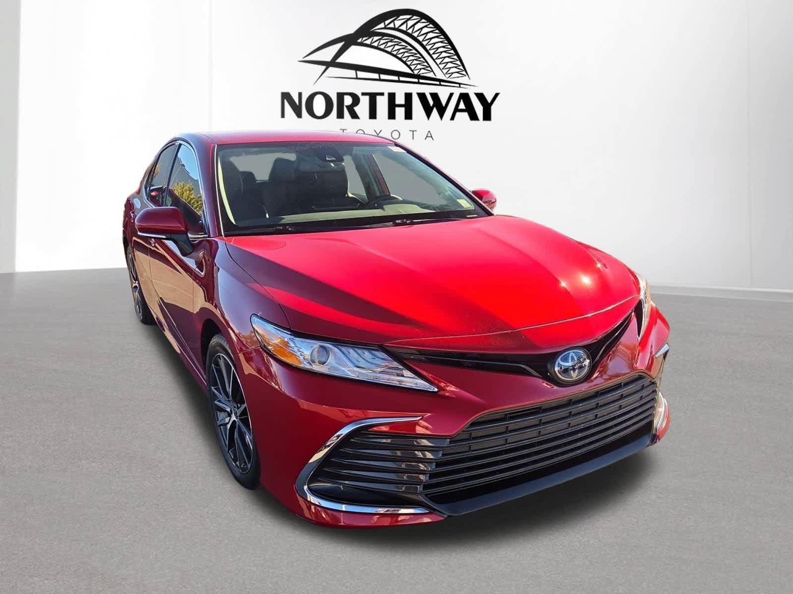 Used 2023 Toyota Camry XLE FWD image 1