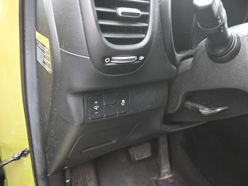 Used 2018 Kia Soul + FWD image 13