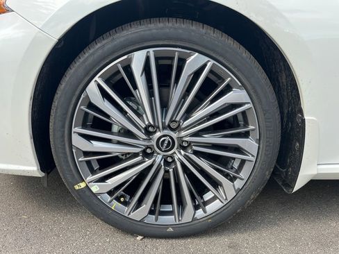 New 2025 Nissan Altima 2.5 SL image 9