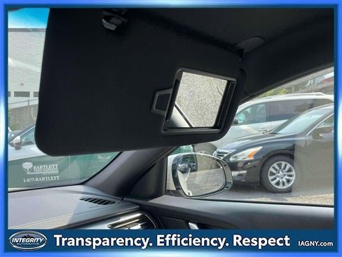 Used 2025 Genesis G70 2.5T image 32