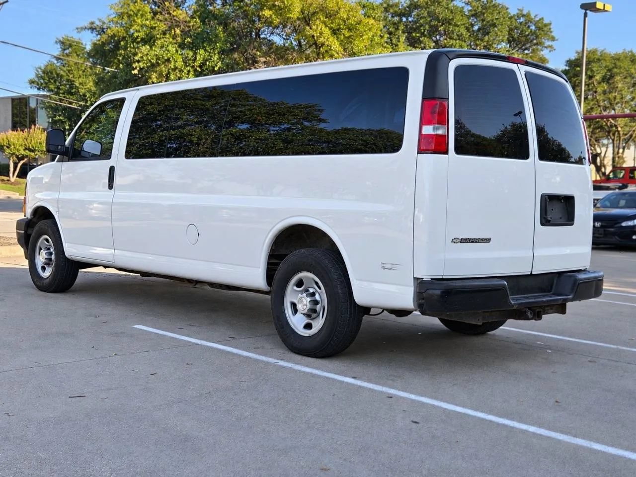 Used 2020 Chevrolet Express 2500 Extended RWD image 5