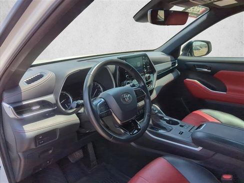 Used 2021 Toyota Highlander XSE FWD image 10