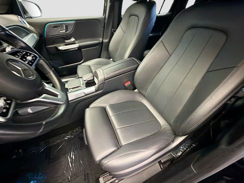 Used 2023 Mercedes-Benz GLB 250 w/ Premium Package image 11