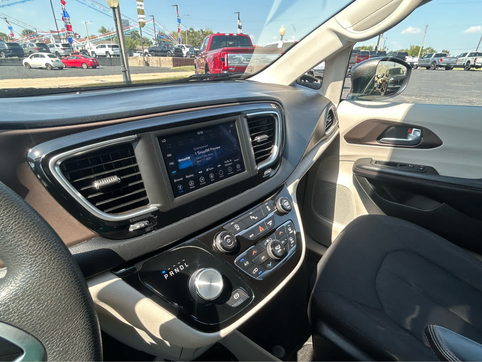 Used 2018 Chrysler Pacifica Touring Plus FWD image 31