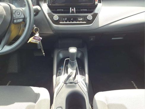 Used 2025 Toyota Corolla LE FWD image 12