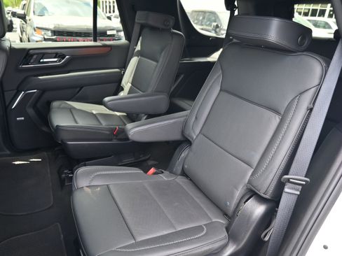 Used 2025 GMC Yukon Denali AWD/4WD image 33