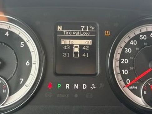 Used 2022 RAM 1500 Classic SLT image 24