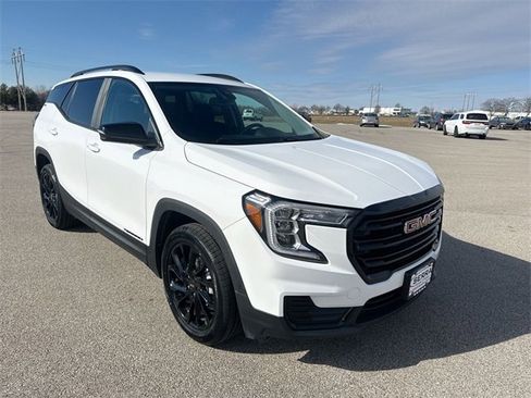 Used 2023 GMC Terrain SLE w/ Elevation Edition image 15