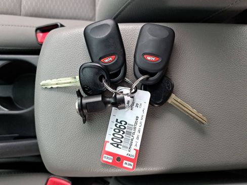 Used 2020 Hyundai Elantra SEL image 38