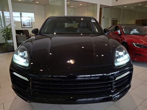 Used 2019 Porsche Cayenne image 2