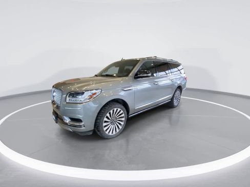 Used 2020 Lincoln Navigator L Reserve w/ Luxury Package image 4