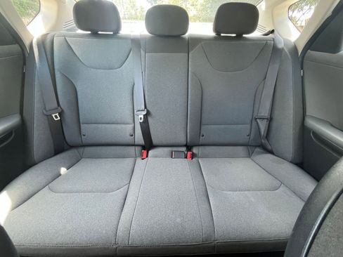 Used 2025 Kia K4 LXS image 36