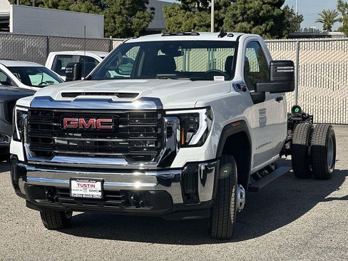 New 2026 GMC Sierra 3500 Pro AWD/4WD image 6