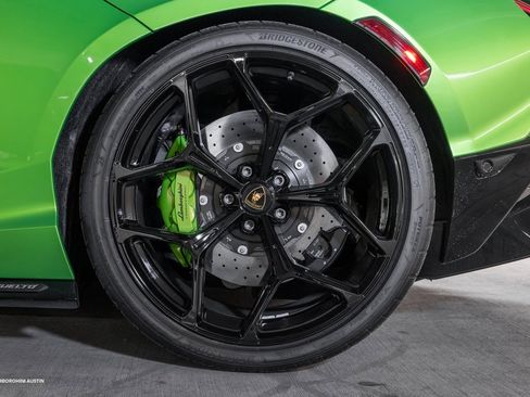 Used 2024 Lamborghini Revuelto image 9