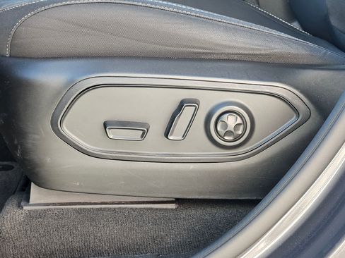 Used 2024 Jeep Grand Cherokee Laredo image 21