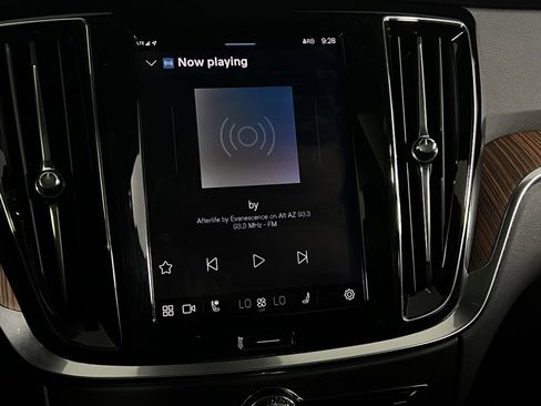 Used 2025 Volvo V60 B5 Cross Country Plus image 16