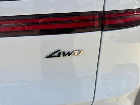 Used 2025 Genesis GV70 2.5T AWD/4WD image 6