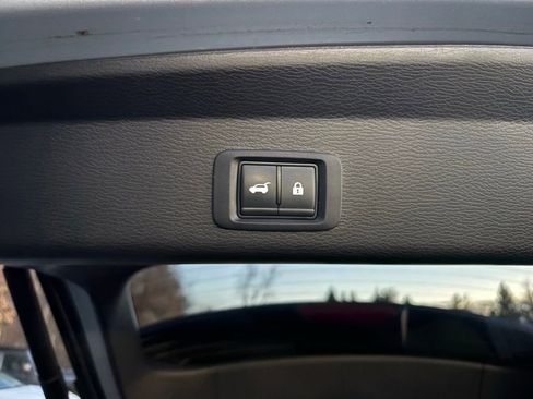 Used 2024 Mitsubishi Outlander AWD image 32