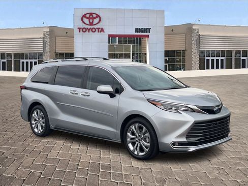 Certified 2022 Toyota Sienna Platinum image 9