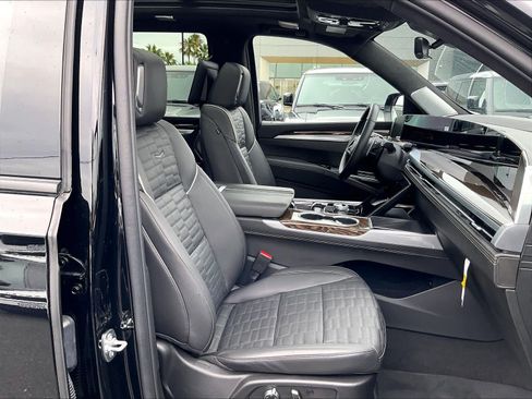 Used 2025 Cadillac Escalade Sport Platinum AWD/4WD image 10