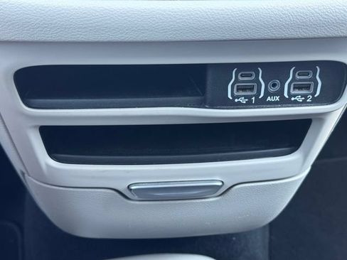 Certified 2024 Chrysler Pacifica Touring-L FWD image 37