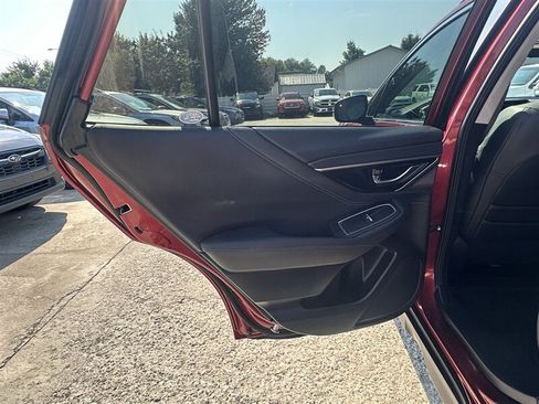 Used 2025 Subaru Outback Limited AWD/4WD image 40