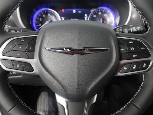 New 2026 Chrysler Pacifica Select image 12