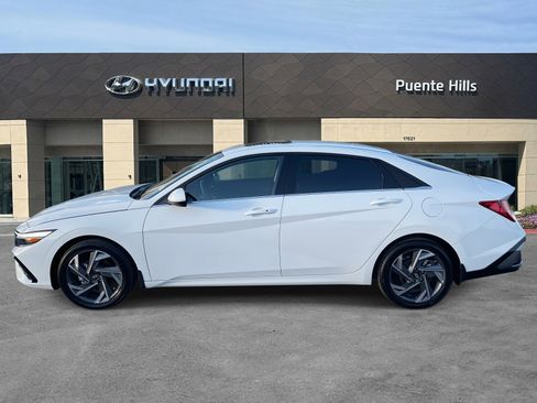 Certified 2025 Hyundai Elantra SEL image 3