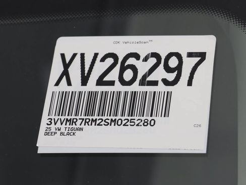 Used 2025 Volkswagen Tiguan SE w/ Panoramic Sunroof Package AWD/4WD image 25