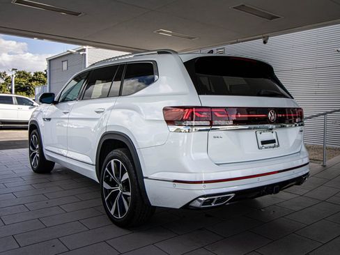 Used 2024 Volkswagen Atlas SEL Premium R-Line image 17
