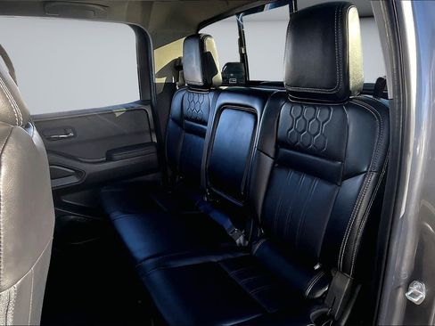 Used 2024 Nissan Frontier SL image 22
