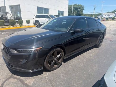 Used 2024 Honda Accord Sport image 2