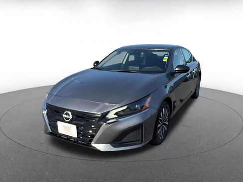 Used 2025 Nissan Altima 2.5 SV image 7