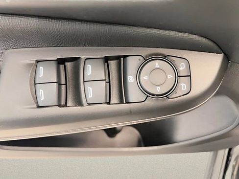 Used 2025 Buick Envista Preferred image 13