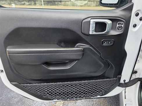 Used 2023 Jeep Gladiator Willys image 7