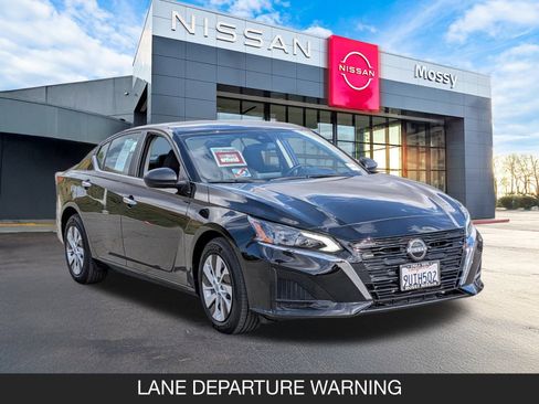 Certified 2025 Nissan Altima 2.5 S image 2